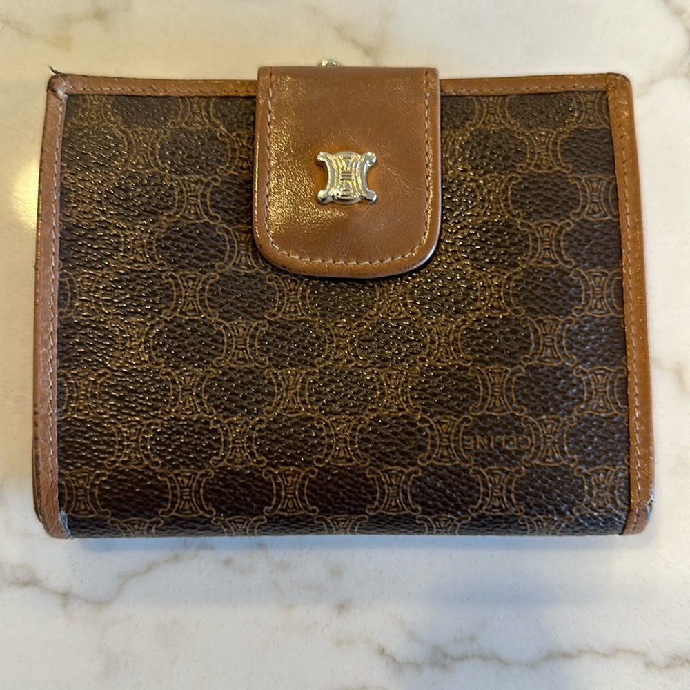 CELINE vintage Paris Kisslock compact wallet EUC